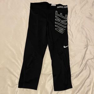 Nike pro cropped leggings